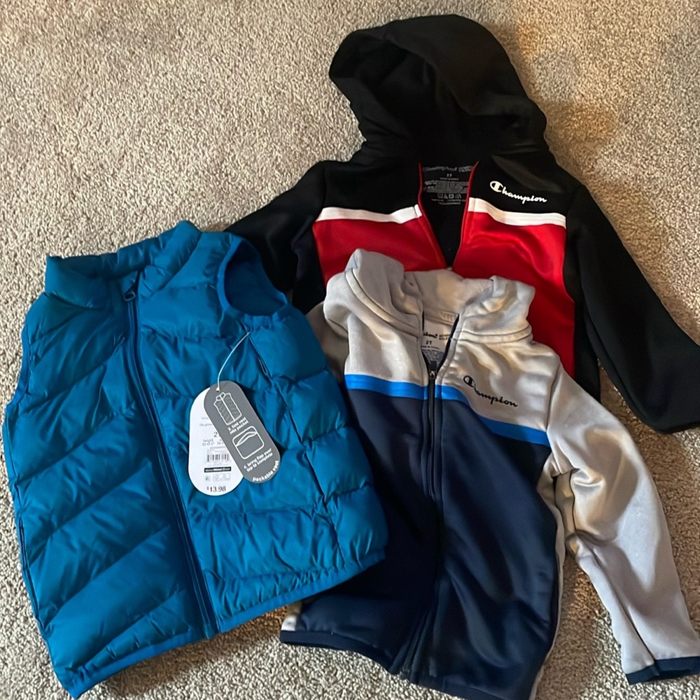 2T Boys Bundle: champion sweatshirts, and wonder nation puffer vest